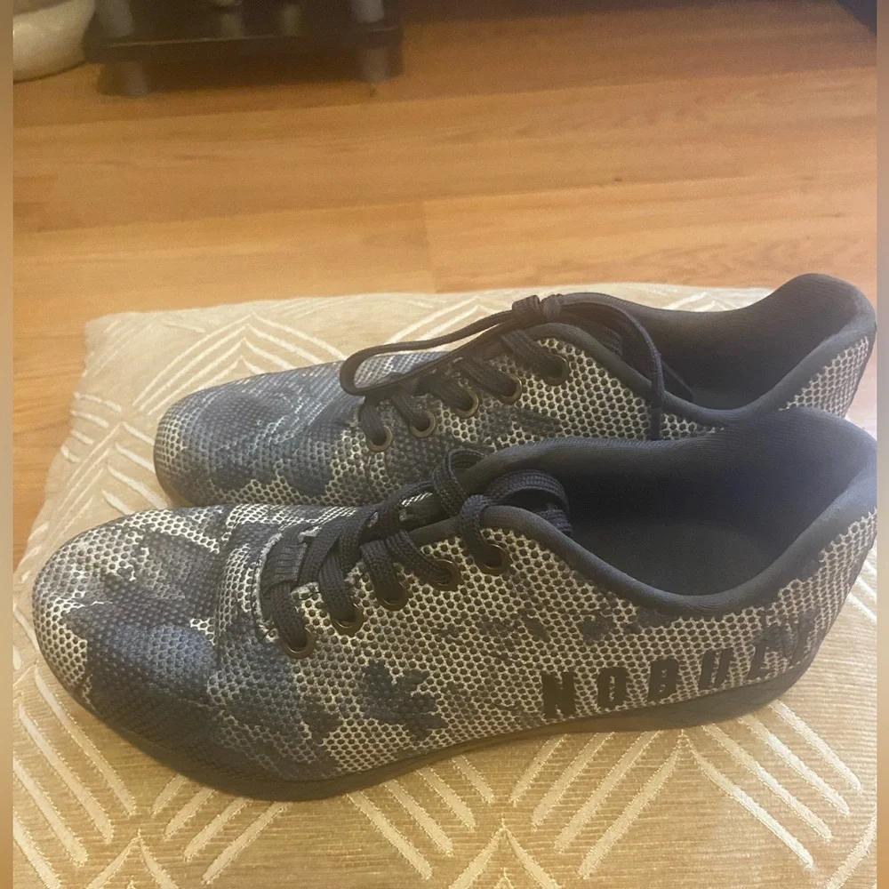 NOBULL UNISEX SNEAKERS Green CAMO SIZE Mens 6 OR Women’s 6.5 LACEUP Trainers
